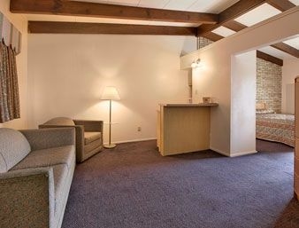 Knights Inn And Suites Waxahachie2