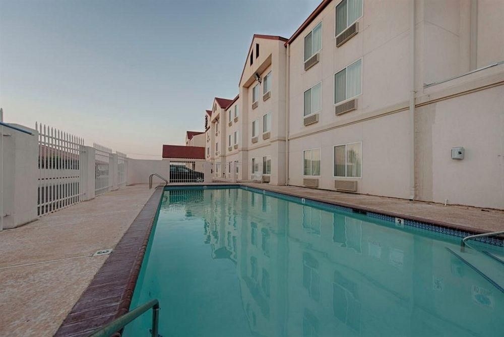 Red Roof Inn South2