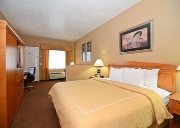 Comfort Suites4