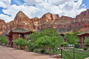 Cable Mountain Lodge0