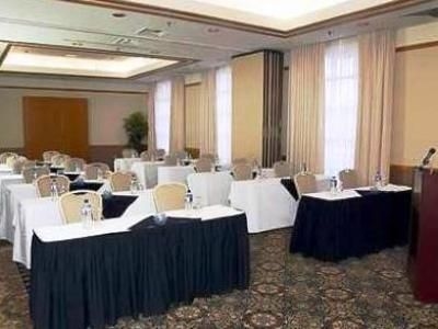 โรงแรมเชอราตัน สนามบินริชมอนด์ (Doubletree Hotel Richmond Airport)2