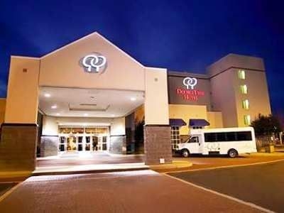 โรงแรมเชอราตัน สนามบินริชมอนด์ (Doubletree Hotel Richmond Airport)0