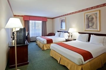 Holiday Inn Express Hotel & Suites Seattle (Northgate Mall Area)4