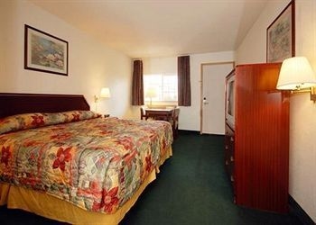 Econo Lodge & Suites0