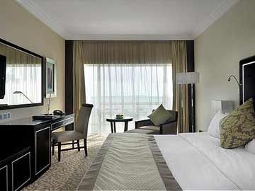 CROWNE PLAZA4