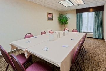 HOLIDAY INN EXPRESS HOTEL & SUITES CHARLESTON-SOUTHRIDGE3