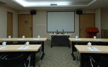 Maple Leaf Modern Hotel4