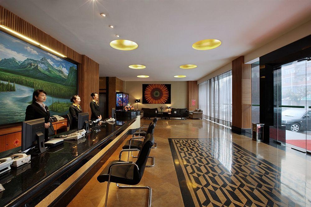 Maple Leaf Convenience Hotel0