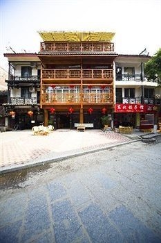 Bamboo House Resort0