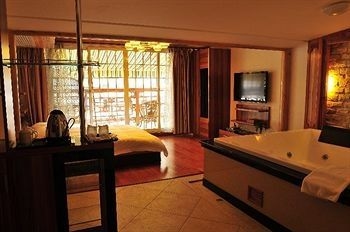 Bamboo House Resort2