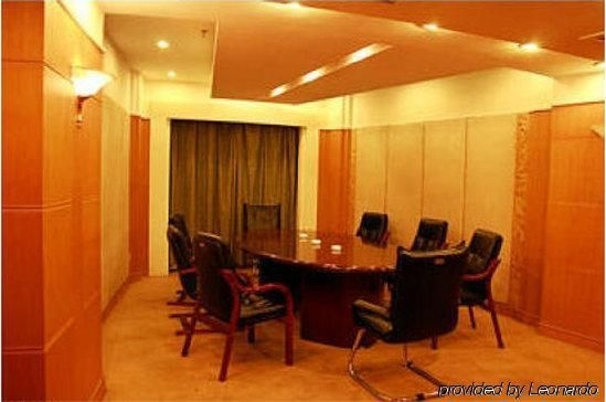 Crown Hotel4