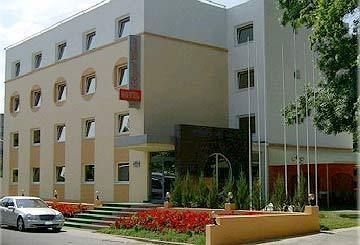 ROYAL PLAZA0