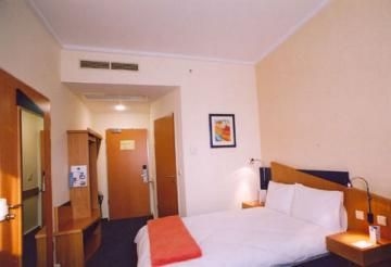 EXPRESS BY HOLIDAY INN2
