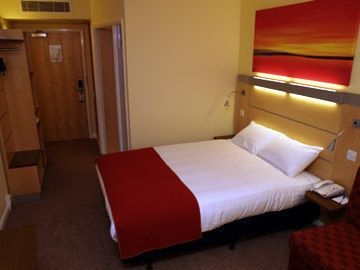 EXPRESS BY HOLIDAY INN3