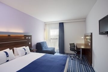 HOLIDAY INN EXPRESS2