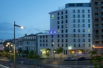 HOLIDAY INN EXPRESS1