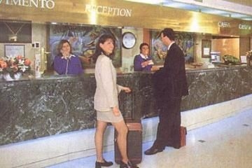 HOLIDAY INN4