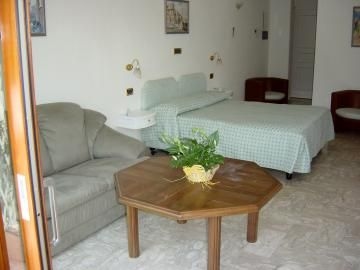 LA BOUGAINVILLE1