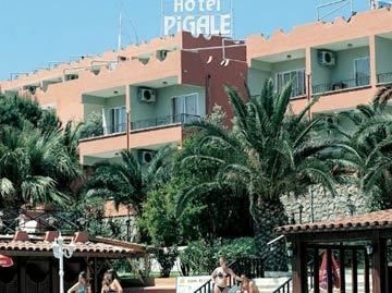 PIGALE BEACH2