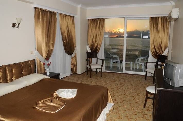 Arora Hotel2