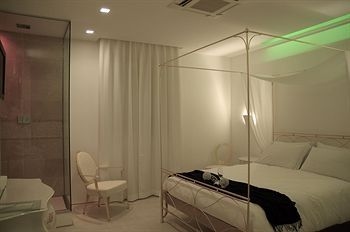 Metropolitan Hotel0