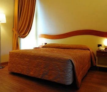Maxim Hotel0