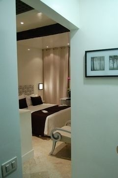 CHATEAU BLANC PIAZZA DI SPAGNA1