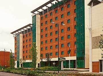 HOLIDAY INN0