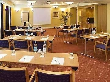 HOLIDAY INN4