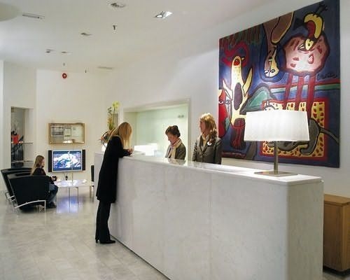 Hotel 19044