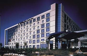 HOLIDAY INN0