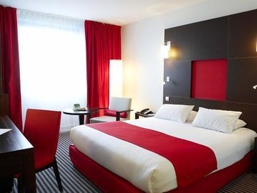 HOLIDAY INN4