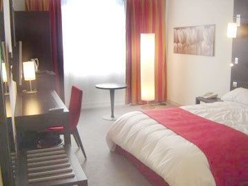 HOLIDAY INN3