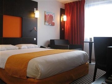 HOLIDAY INN2
