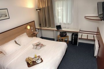 BRIT HOTEL2