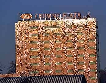 CROWNE PLAZA1