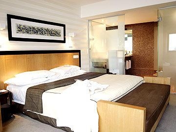 CROWNE PLAZA4