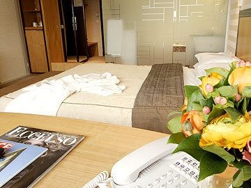 CROWNE PLAZA3