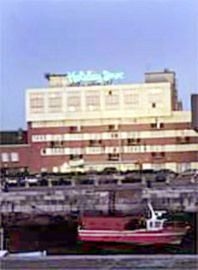 HOLIDAY INN0
