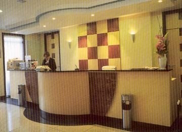 HOLIDAY INN4