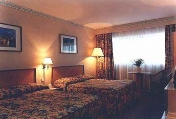 HOLIDAY INN1