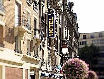 Kyriad Paris Clichy Centre1