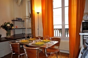 Sacre Coeur Apartment0