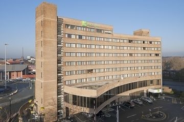HOLIDAY INN0