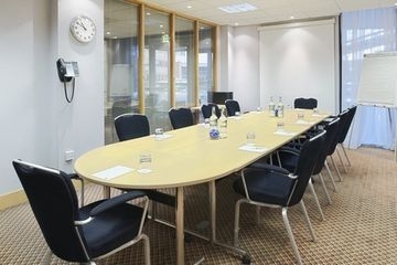 HOLIDAY INN1