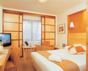 HOLIDAY INN3