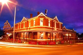 B.W LAKE INN2