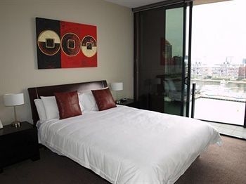 Docklands Prestige Apartments3