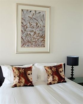 Docklands Prestige Apartments2