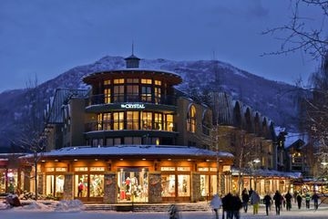 Crystal Lodge & Suites0